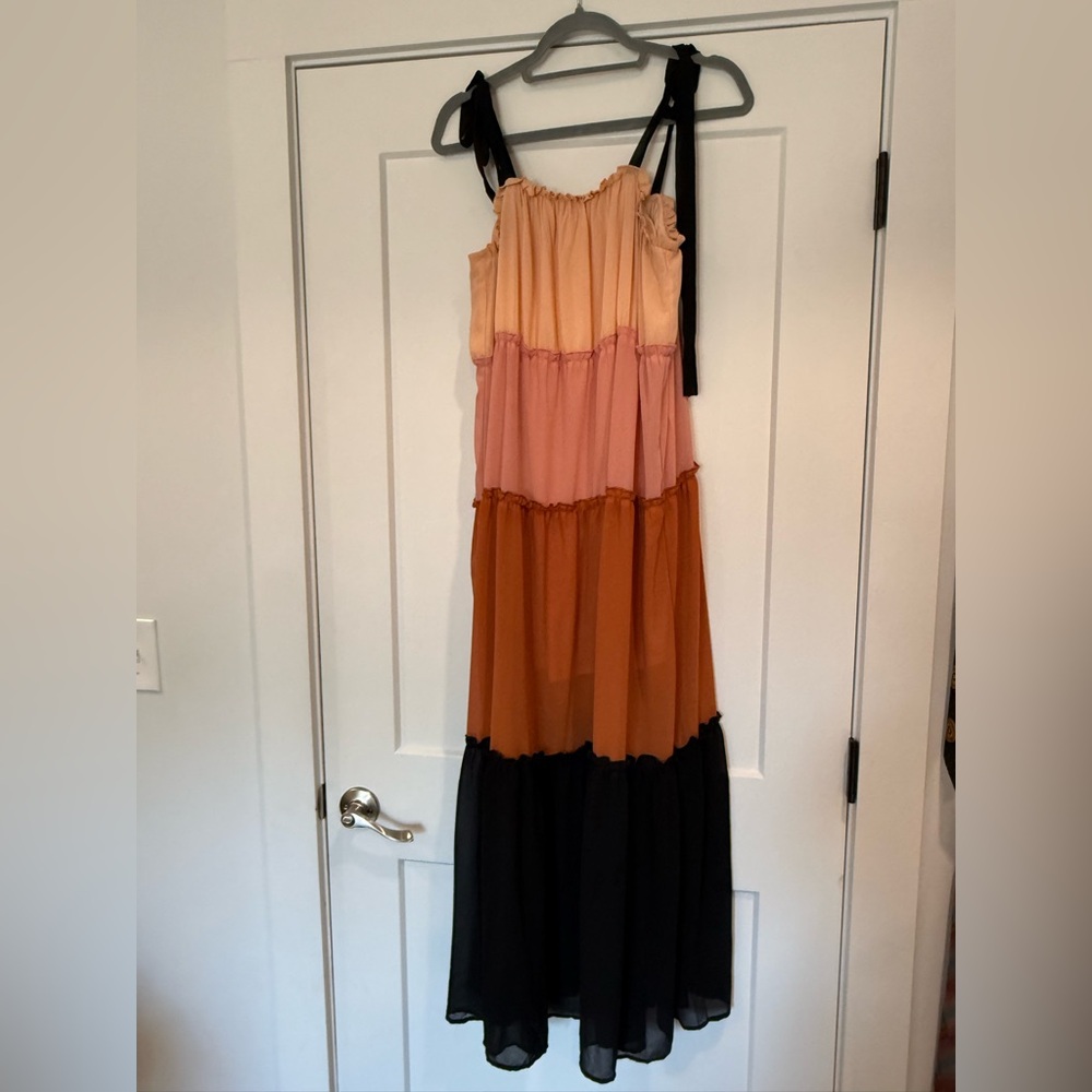 Women’s Dress - Picture 3 of 10